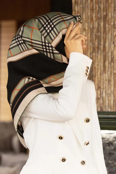 % 57 İPEK % 43 VİSKON Twill İpek Ekose Desenli Çağla Yeşili Renkli 90x90 Eşarp Dikim Şekli : El Dikişi ürün görseli 1