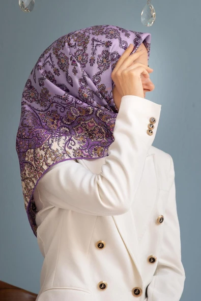 %100 Twill İpek Şal Desenli Lila Renkli 90x90 Eşarp Dikim Şekli : El Dikişi ürün görseli 1