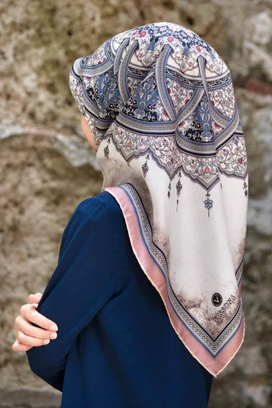 % 57 İPEK % 43 VİSKON Twill İpek Şal Desenli Pudra - Bebe Mavisi Renkli 90x90 Eşarp Dikim Şekli : El Dikişi ürün görseli 1
