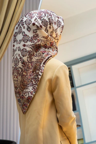 %100 Twill İpek Şal Desenli Krem Renkli 90x90 Eşarp Dikim Şekli : El Dikişi ürün görseli 1