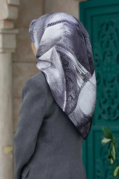 %100 Twill İpek Efektli ve Geometrik Desenli Siyah - Beyaz Renkli 90x90 Eşarp Dikim Şekli : El Dikişi ürün görseli 1
