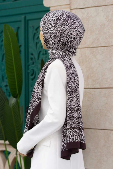 LÜKS MEDİNE İPEĞİ LEOPAR DESENLİ KAHVERENGİ RENKLİ 75X195 KIRIŞMAZ ŞAL MOSS KREP DİKİŞ TİPİ İTALYAN DİKİŞLİ ürün görseli 1