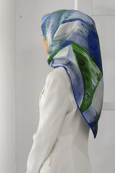 %100 Twill İpek Efektli ve Geometrik Desenli Fıstık Yeşili - Saks Renkli 90x90 Eşarp Dikim Şekli : El Dikişi ürün görseli 1
