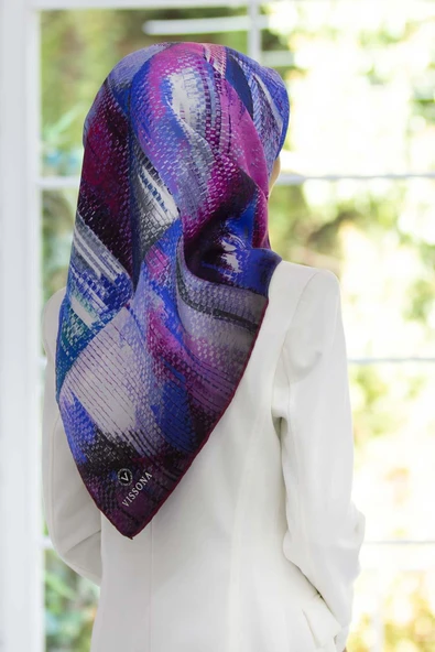 %100 Twill İpek Efektli ve Geometrik Desenli Mürdüm - Saks Renkli 90x90 Eşarp Dikim Şekli : El Dikişi ürün görseli 1