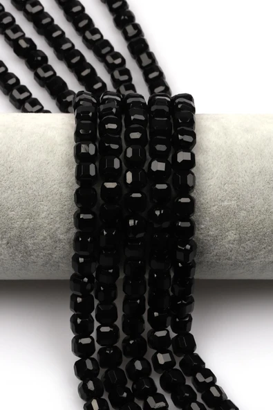 Oniks Doğal Taş Dizi 6 x 7 mm Küp Kesim ürün görseli 1