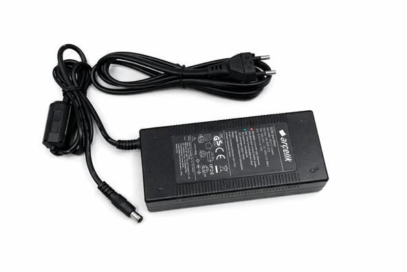 42V, 2A, 85W, 5,5mm x 2,5mm Scooter adaptörü ürün görseli 1