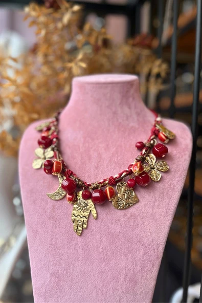 Meva Takı ve Aksesuar Bordo Etnik Charmlı Kolye | Mev’Armoni Collection ürün görseli 1