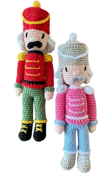 Şapkalı ve Bıyıklı Fındıkkıran Asker Takımı Amigurumi Organik Oyuncak ürün görseli 1