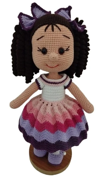 Festival Kıvırcık Koyu Kahve Saçlı Karnaval Bebek Amigurumi Organik Oyuncak ürün görseli 1