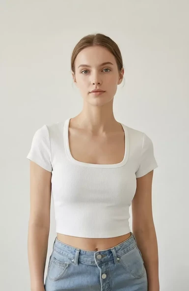 Kadın Beyaz Yarım Kol Düz Yaka Crop Top Bluz - Şık, Rahat ve Kolay Kombinlenebilir ürün görseli 1