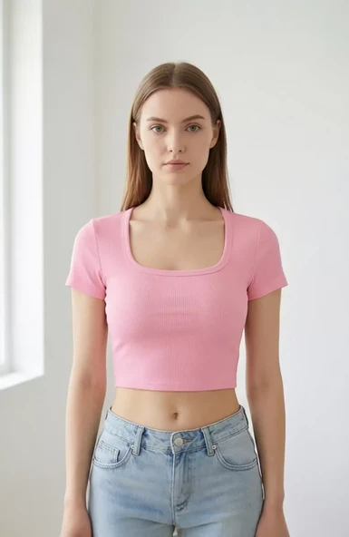 Kadın Pembe Yarım Kol Düz Yaka Crop Top Bluz - Şık, Rahat ve Kolay Kombinlenebilir ürün görseli 1