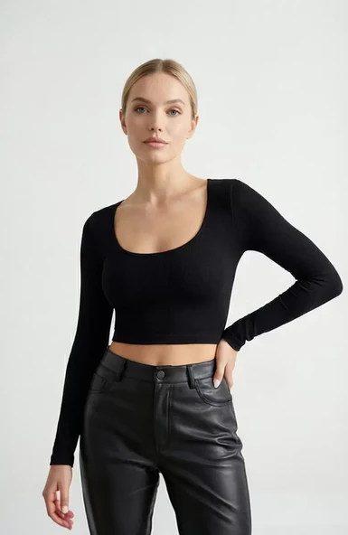 Kadın Siyah Uzun Kol Kare Yaka Crop Top Bluz - Şık, Rahat ve Kolay Kombinlenebilir ürün görseli 1