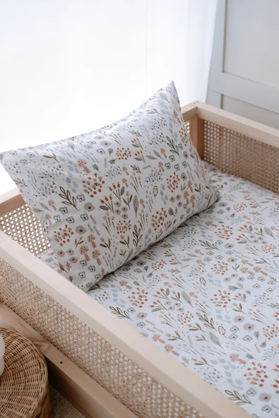 NOU Minimal Çiçek Çarşaflı Montessori Nevresim Seti (100x200-50x70-80x180+20)Woodland Floral ürün görseli 1