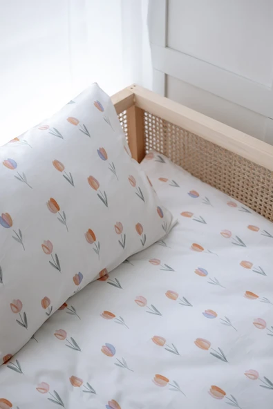 NOU Renkli Laleli Çarşaflı Organik Montessori Nevresim Seti (100x200 - 50x70 -90x190+20) -Spring Tulip ürün görseli 1
