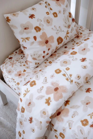 NOU Çiçek Bahçesi Organik Çarşaflı Park Yatak Nevresim Seti (80X120 - 35x45 - 60x120) - Floral Joys ürün görseli 1