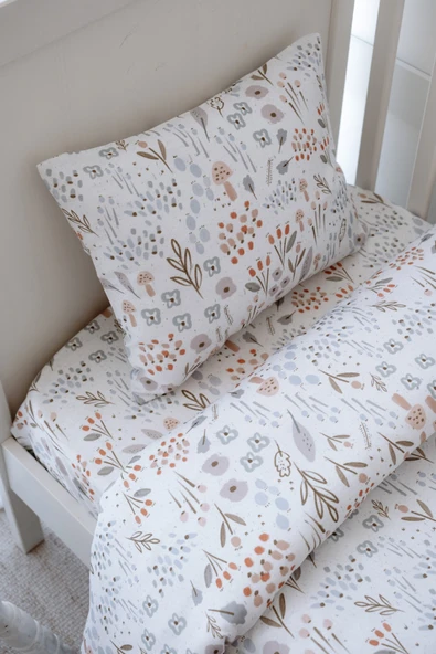 NOU Minimal Çiçekli Organik Çarşaflı Park Yatak Nevresim Seti (80X120 - 35x45 - 70x110)-Woodland Floral ürün görseli 1