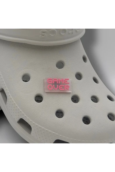 Crocs Terlik Süsü ve Aksesuarı , Çanta Süsü – Jibbitz 3D Game Over Yazısı Şeffaf Zemin Logo Aksesuar ürün görseli 1