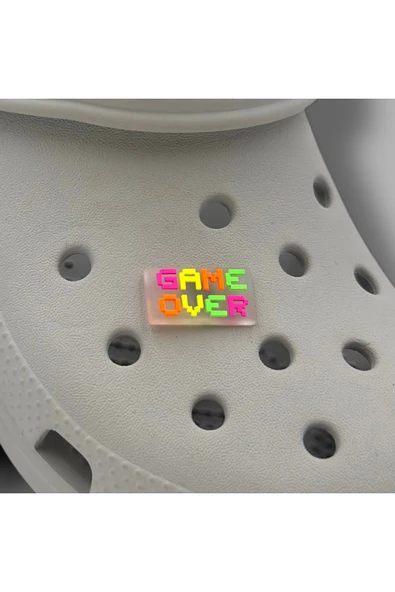 Crocs Terlik Süsü ve Aksesuarı , Çanta Süsü – Jibbitz 3D Game Over Yazısı Şeffaf Zemin Logo Aksesuar ürün görseli 1