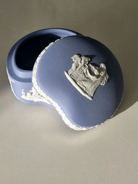 Antika Wedgwood Jasperware Mitolojik Desenli Bisküvi Porselen Dekoratif Mücevher Kutusu/Trinket Box ürün görseli 1