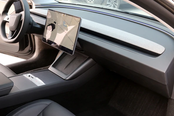 2025+ MODEL Y (JUNIPER) IÇIN GÖGÜSLÜK KAPLAMA KARBON BOYA ürün görseli 1