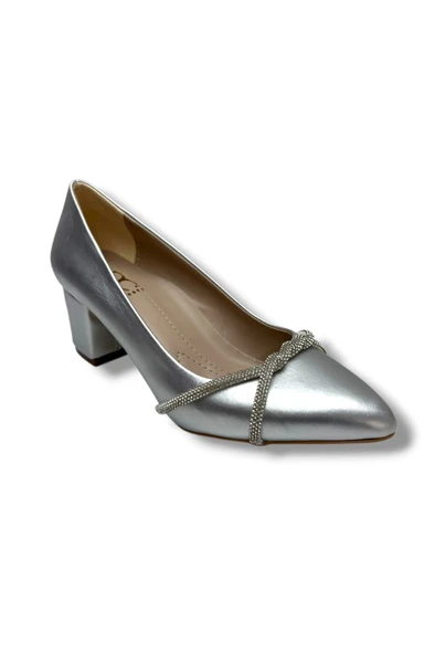 C-Shoes CV138-26 Parlak Deri Burgu Taşlı Kalın Topuk Kadın Ayakkabı ürün görseli 1