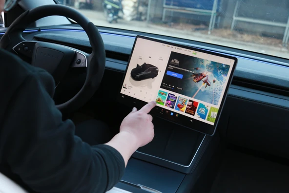 2025+ MODEL Y (JUNIPER) IÇIN  EKRAN AÇI APARATI - Resim 2