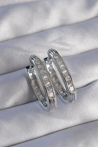 Pirinç Gümüş Renk Zirkon Taşlı Oval Model Küpe Vice1395 2875 ürün görseli 1