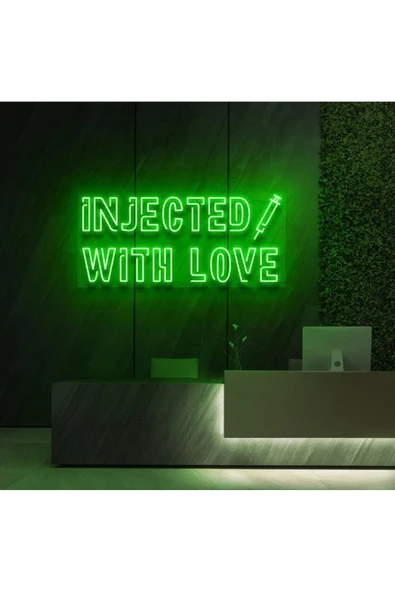 INJECTED WITH LOVE Yazılı ve Şekilli Neon Tabela ürün görseli 1