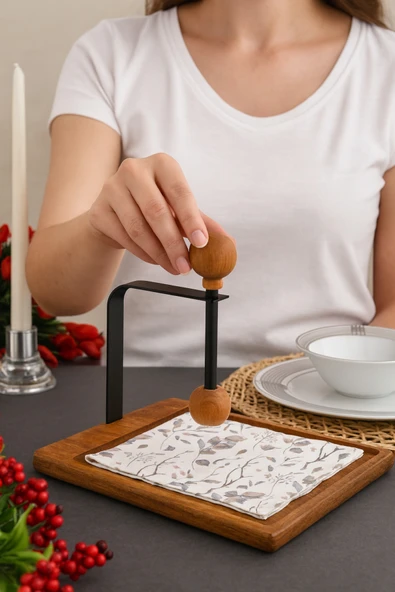 Gourmet Masa Dizayn Peçetelik – Masif Ahşap, Metal Ağırlıklı Mekanizma ürün görseli 1