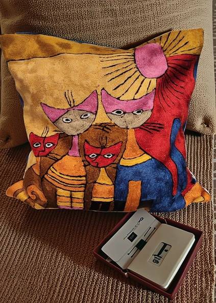Şemsiyeli kedi desenli nakışlı yastık" İPEK ürün görseli 1