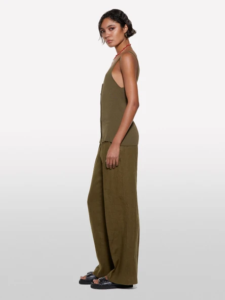 Sisley   %100 Viskoz Önü Düğmeli V Yaka Slim Fit Bluz Kadın Haki Bluz - 325P1084MH00G ürün görseli 1