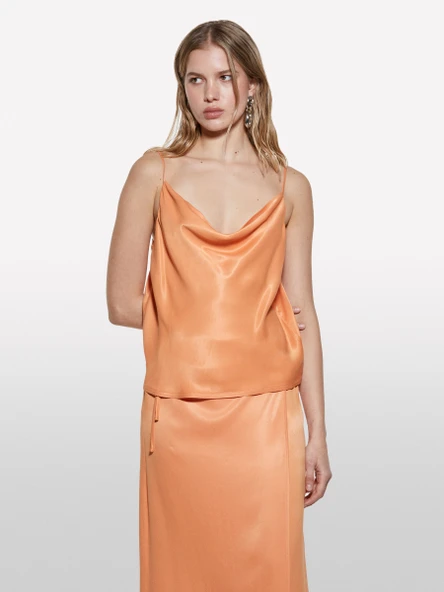 Sisley   %100 Viskoz Saten Degaje Yaka Askılı Üst Kadın Turuncu Bluz - 325P52BZLH01N ürün görseli 1