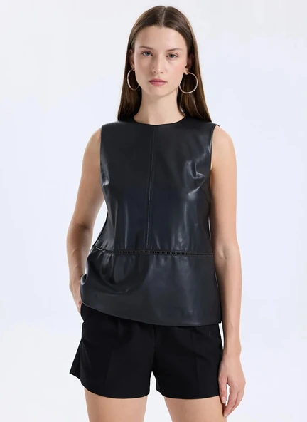 Sisley   Deri Görünümlü Regular Fit Bisiklet Yaka Kolsuz Bluz Kadın Siyah Bluz - 325A54UKLQ09V ürün görseli 1