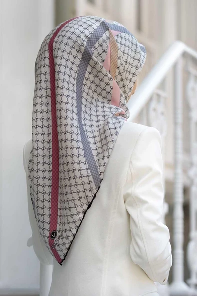%100 Twill İpek Monogram Ve Şerit Desenli Pembe - Gri Renkli 90x90 Eşarp Dikim Şekli : El Dikişi ürün görseli 1
