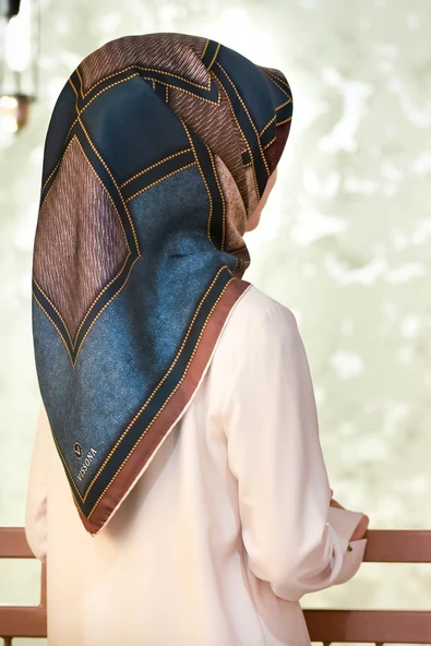 100% Twill İpek Gold Detaylı Kare Desenli Gül Kurusu - Petrol Yeşili Renkli 90x90 Dikim Şekli : El Dikişi ürün görseli 1