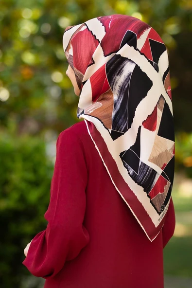 %100 Twill İpek Geometrik Desenli Bordo - Bej Renkli 90x90 Eşarp Dikim Şekli : El Dikişi ürün görseli 1