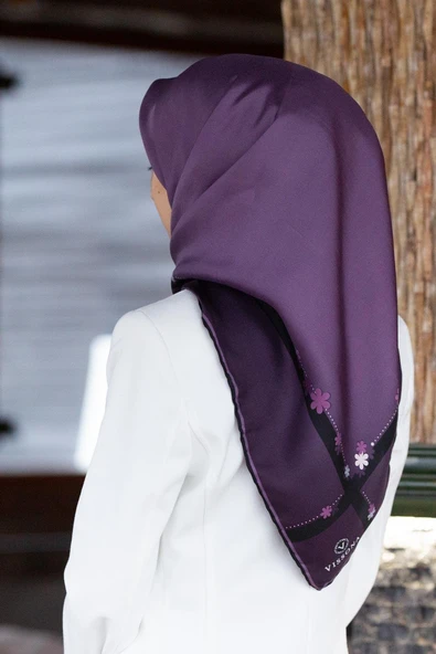 %100 Twill İpek Kenar Motifi Çiçek Desenli Mürdüm - Siyah Renkli 90x90 Eşarp Dikim Şekli : El Dikişi ürün görseli 1