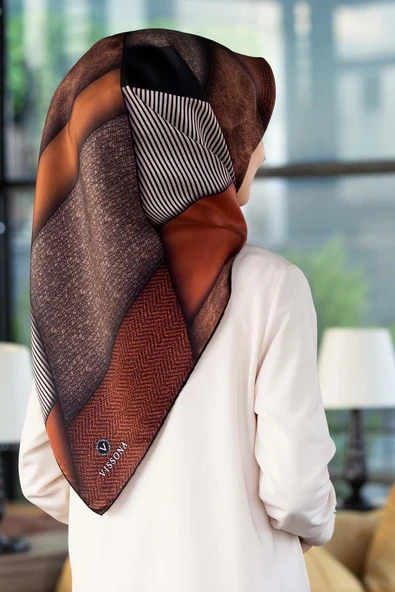 %100 Twill İpek Dokulu ve Geometrik Desenli Taba - Siyah Renkli 90x90 Eşarp Dikim Şekli : El Dikişi ürün görseli 1