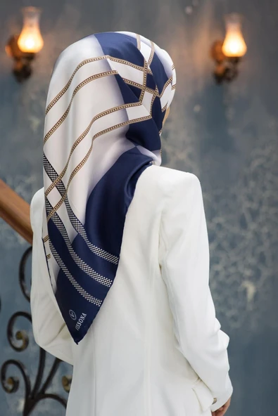 %100 Twill İpek Geometrik Desenli Lacivert - Krem Renkli Renkli 90x90 Eşarp Dikim Şekli : El Dikişi ürün görseli 1