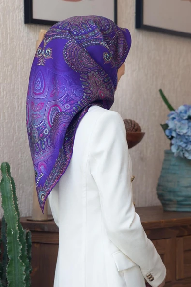 %100 Twill İpek Şal Desenli Mor Renkli 90x90 Eşarp Dikim Şekli : El Dikişi ürün görseli 1
