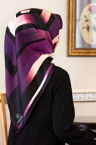 %100 Twill İpek Geometrik Fırça İzi Desenli Siyah - Mürdüm Renkli 90x90 Eşarp Dikim Şekli : El Dikişi ürün görseli 1