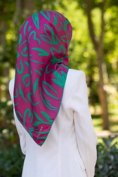%100 Twill İpek Büyük Çiçek Desenli Fuşya - Koyu Mint Yeşili Renkli 90x90 Eşarp Dikim Şekli : El Dikişi ürün görseli 1