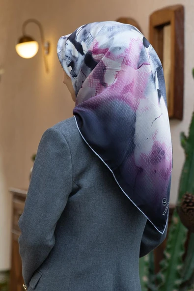 %100 Twill İpek Suluboya Çiçek Desenli Gri - Pembe Renkli 90x90 Eşarp Dikim Şekli : El Dikişi ürün görseli 1