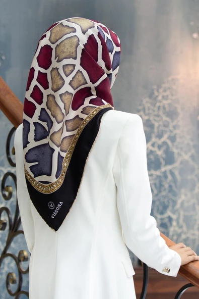 %100 Twill İpek Zürafa Desenli Bordo - Gri Renkli 90x90 Eşarp Dikim Şekli : El Dikişi ürün görseli 1