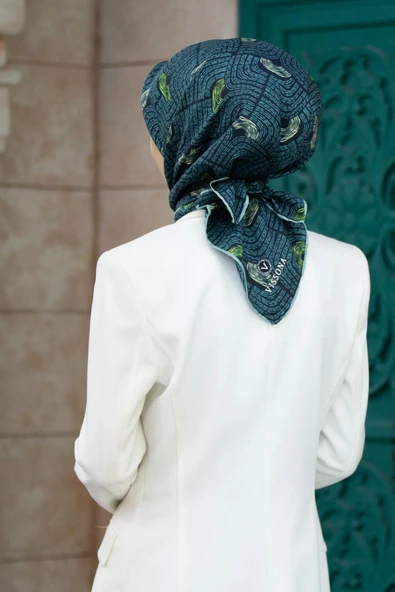 %100 Twill İpek Geometrik Desenli Petrol Mavisi - Lacivert Renkli 90x90 Eşarp Dikim Şekli : El Dikişi ürün görseli 1