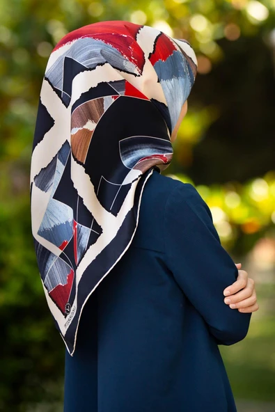%100 Twill İpek Geometrik Desenli Lacivert - Kırmızı Renkli 90x90 Eşarp Dikim Şekli : El Dikişi ürün görseli 1