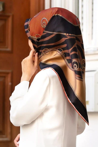 %100 Twill İpek Zincirli Ve Zebra Desenli Taba - Bej Renkli 90x90 Eşarp Dikim Şekli : El Dikişi ürün görseli 1