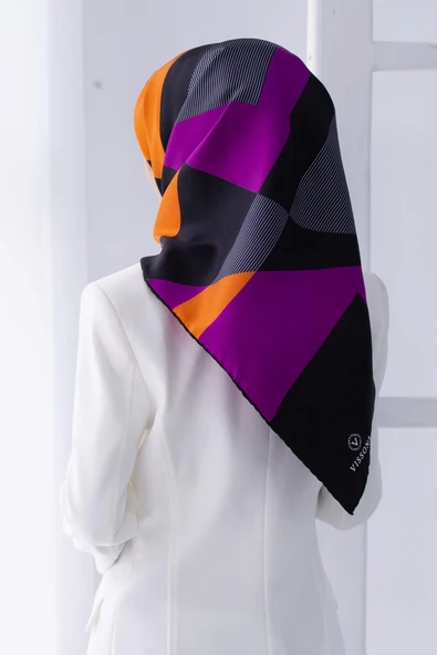 %100 Twill İpek Geometrik Çizgi Desenli Fuşya - Turuncu Renkli 90x90 Eşarp Kenar Dikiş Şekli El Dikişli ürün görseli 1