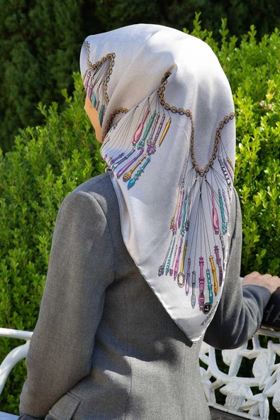 %100 Twill İpek Zincir Desenli Gri Renkli 90x90 Eşarp Dikim Şekli : El Dikişi ürün görseli 1