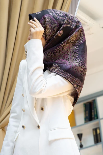 %100 Twill İpek Şal Desenli Siyah Renkli 90x90 Eşarp Dikim Şekli : El Dikişi ürün görseli 1